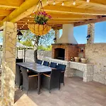 Vila Crogo Paradiz