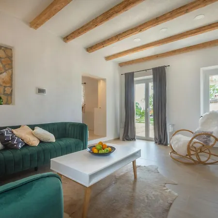 Villa Crogo Paradiz *