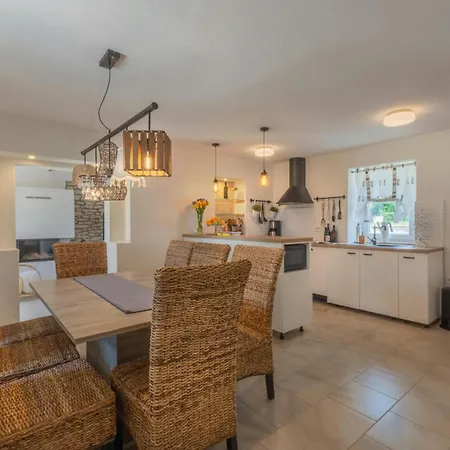 Crogo Paradiz Villa *