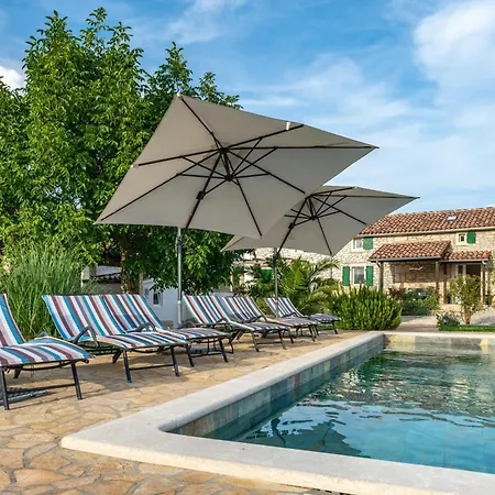 Crogo Paradiz Villa