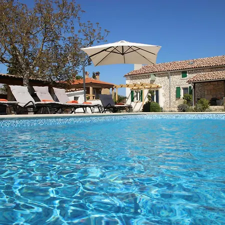 Crogo Paradiz Villa *